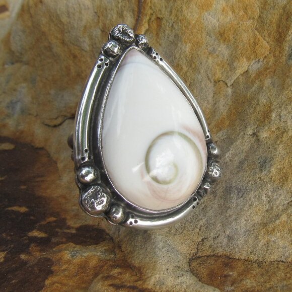 Artisan Pacific Crest Silver Shiva Shell Sterling Silver Ring Wide Band Size 7.5